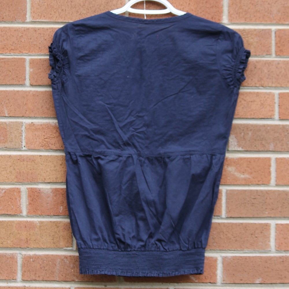 D.L.G Top - Picture 2 of 3